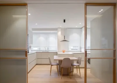 Cocina en blanco perla